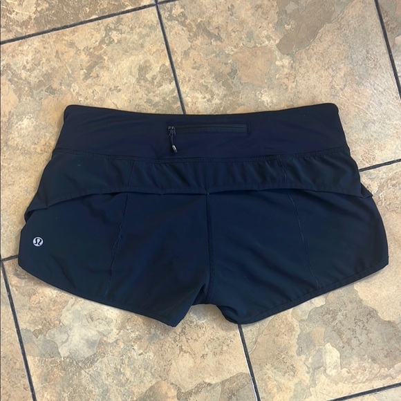 lululemon athletica Women's Black 2.5 speed up Shorts - Picture 1 of 4